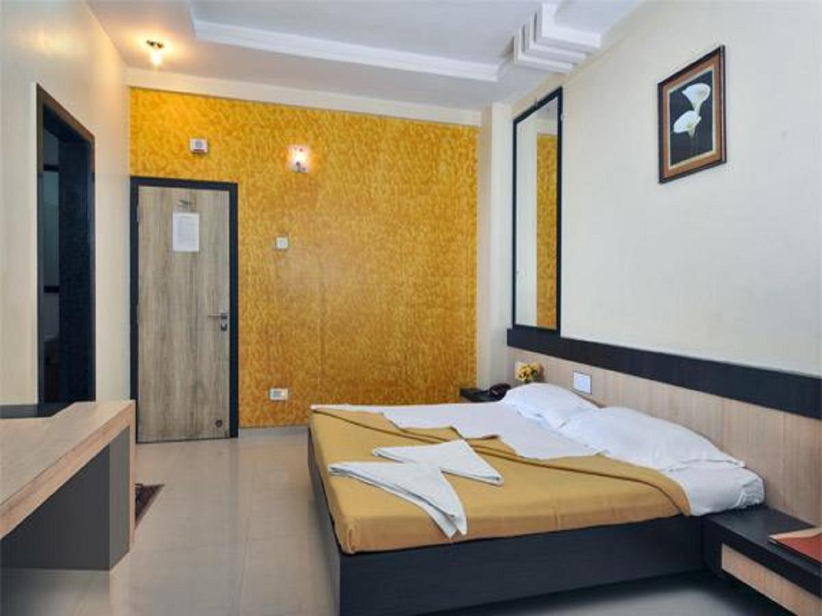 Hotel Shri Krishna Shirdi Extérieur photo