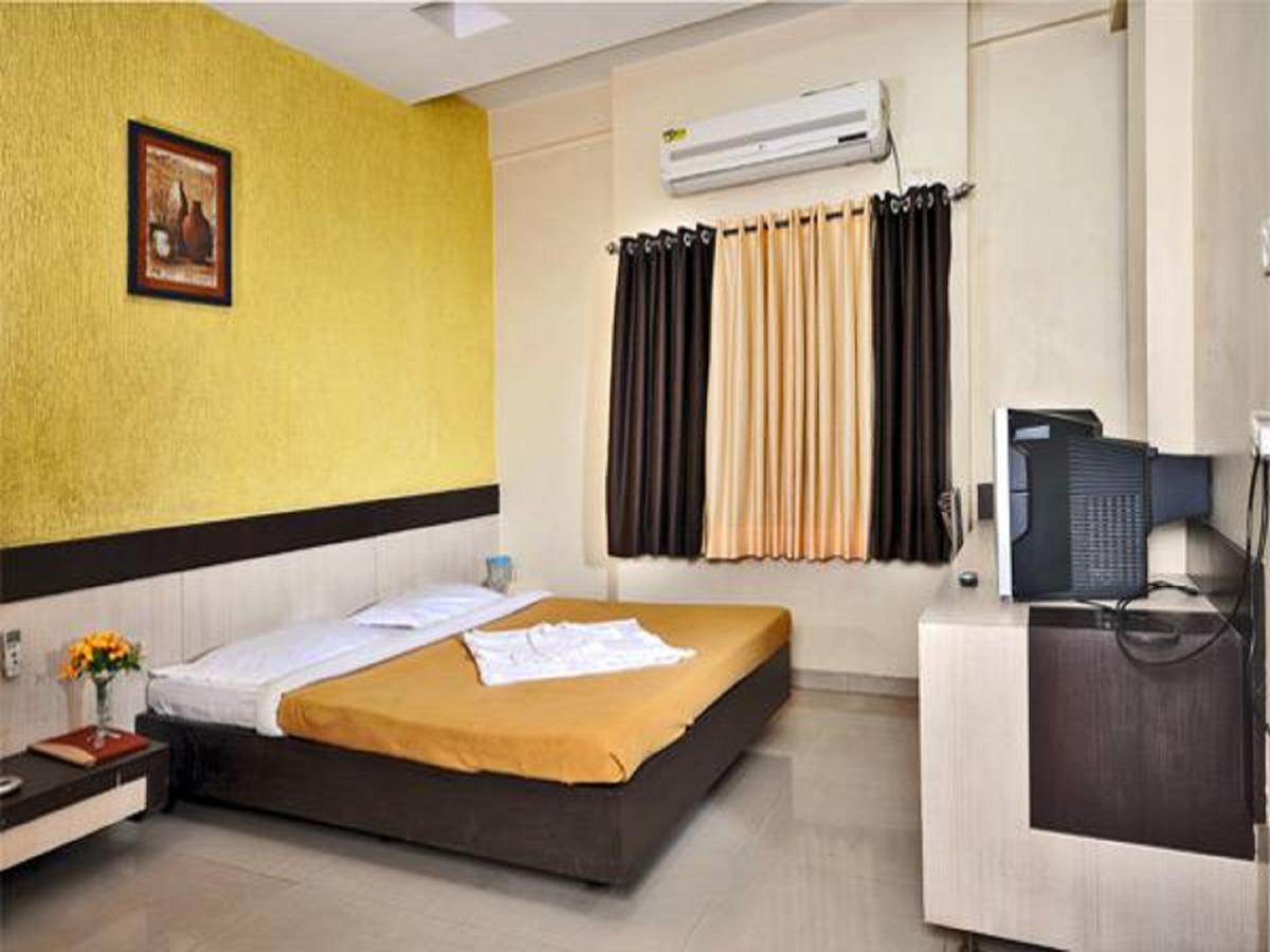 Hotel Shri Krishna Shirdi Extérieur photo