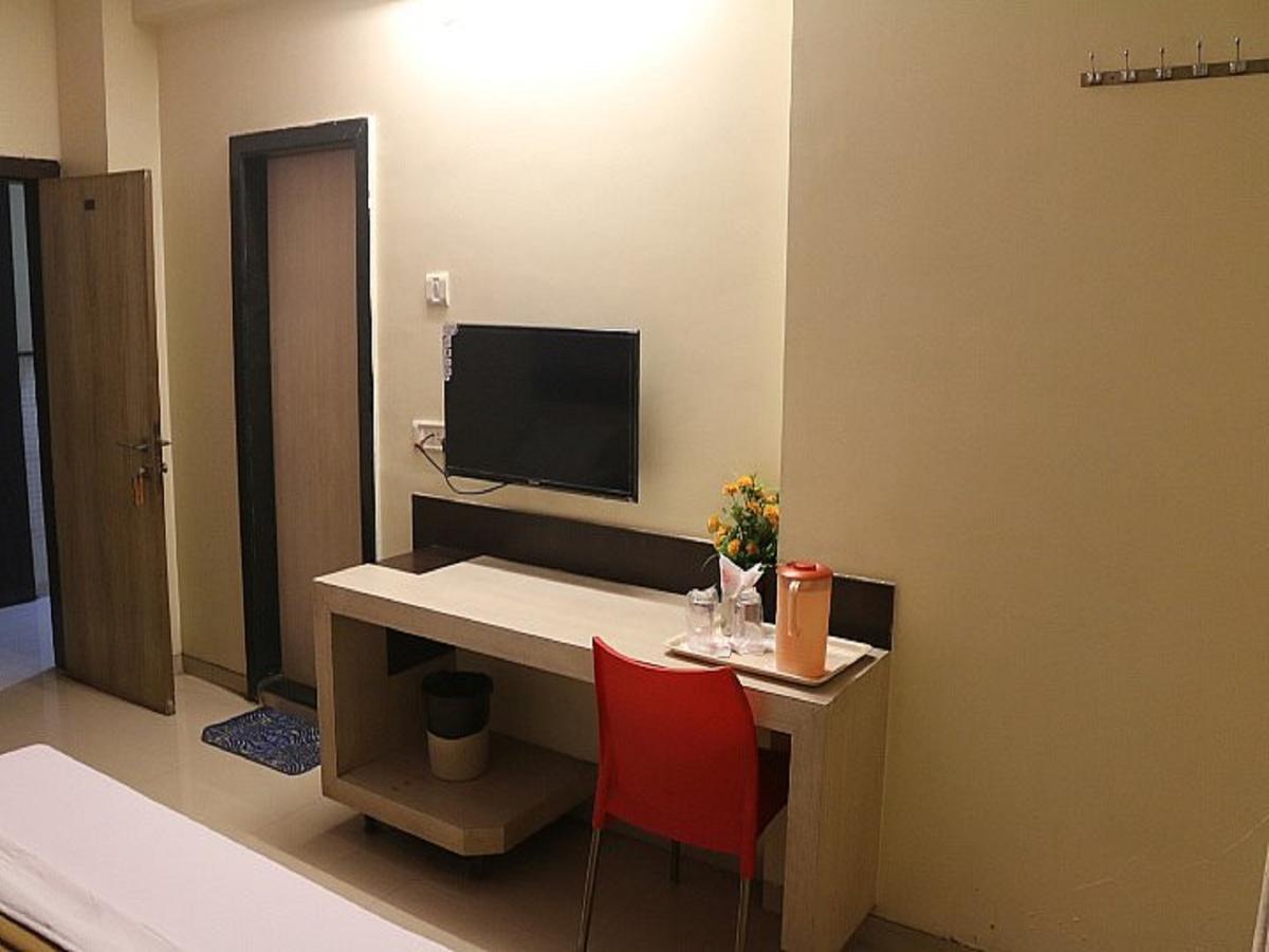 Hotel Shri Krishna Shirdi Extérieur photo